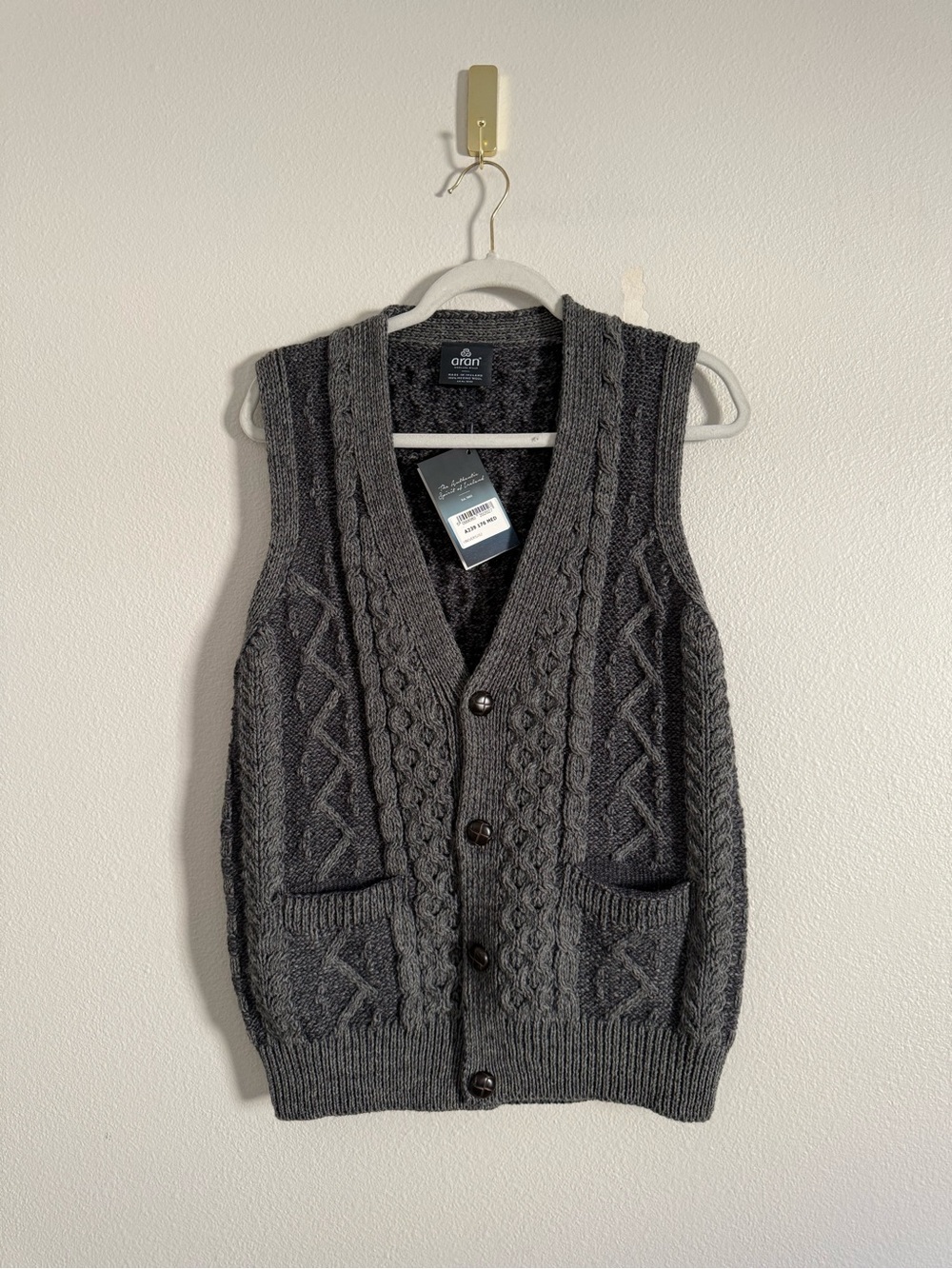 Aran Woollen Mills V-Neck Waistcoat Knit Vest merino wool sz M NWT